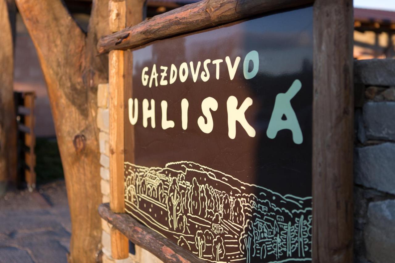 Penzion Uhliska A Depandance Gazdovsky Dom Nemšová Exteriör bild